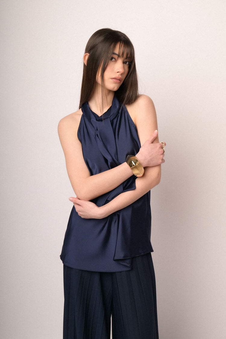 Top in raso con fiocco al collo blu