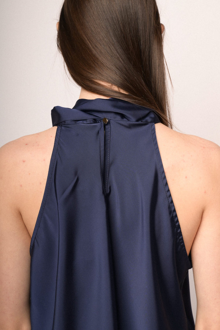 Top in raso con fiocco al collo blu