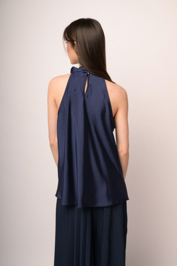 Top in raso con fiocco al collo blu