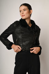 Giacca crop in similpelle e e faux shearling