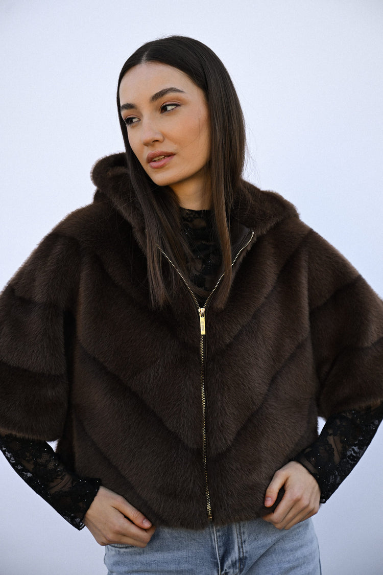 Giacca in faux fur con cappuccio