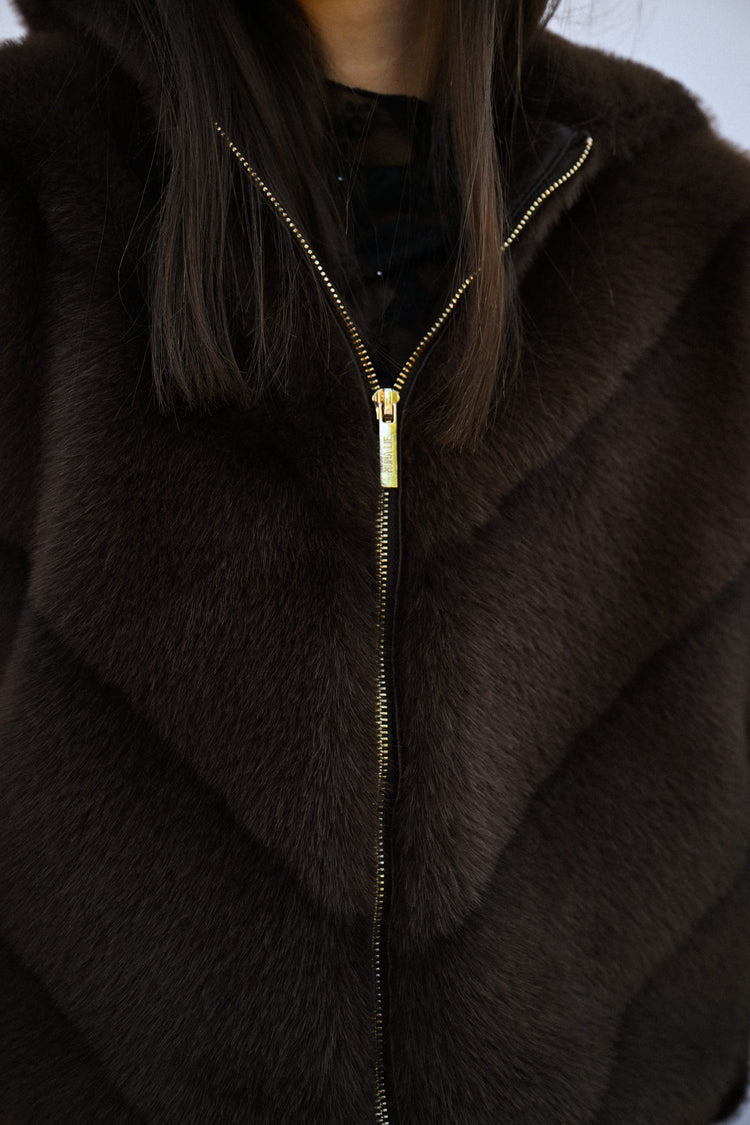 Giacca in faux fur con cappuccio