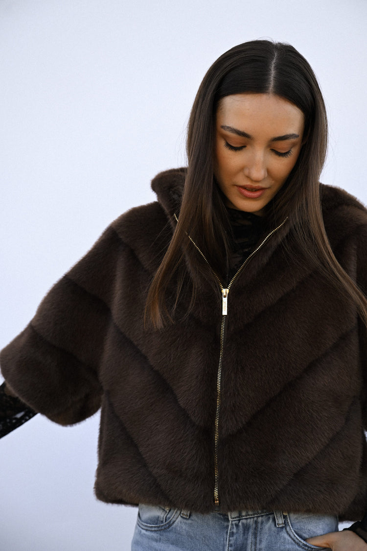 Giacca in faux fur con cappuccio