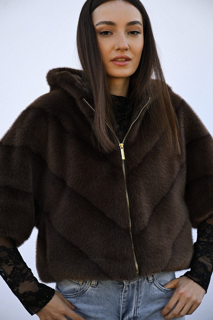 Giacca in faux fur con cappuccio