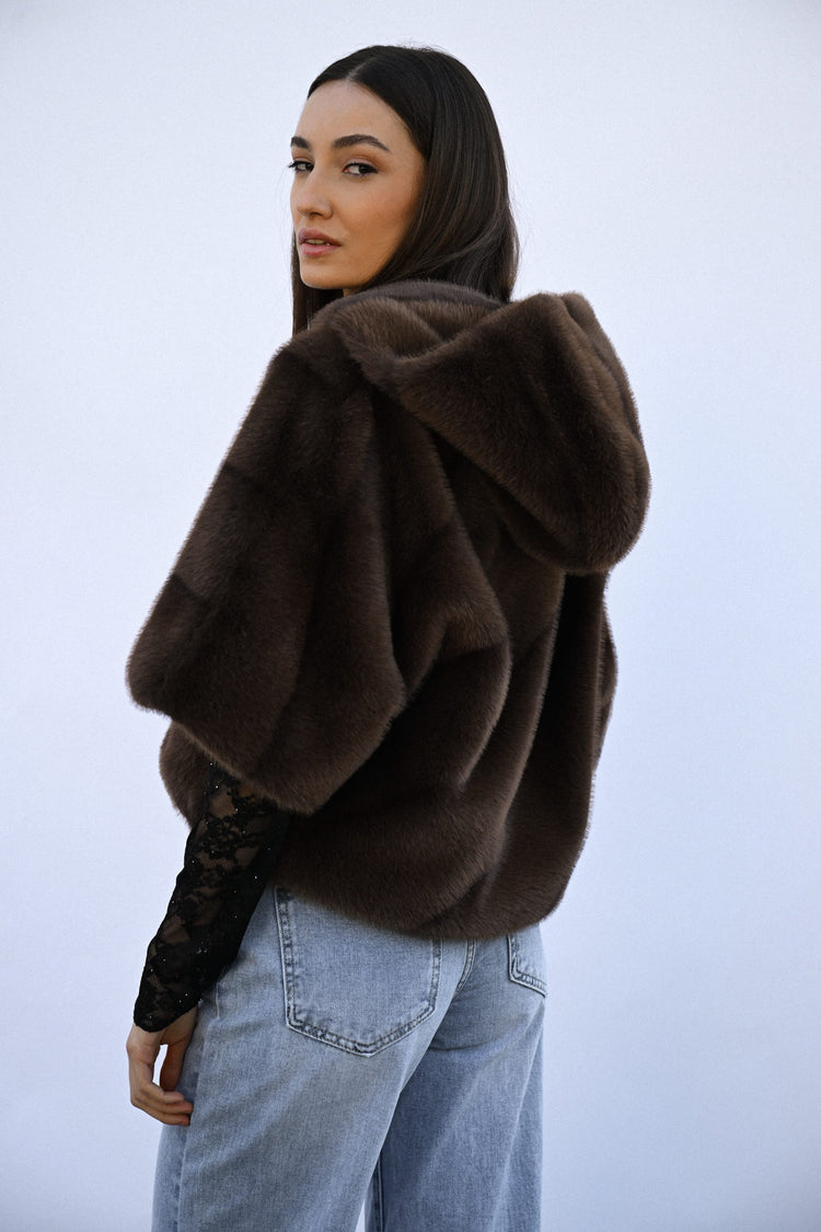 Giacca in faux fur con cappuccio