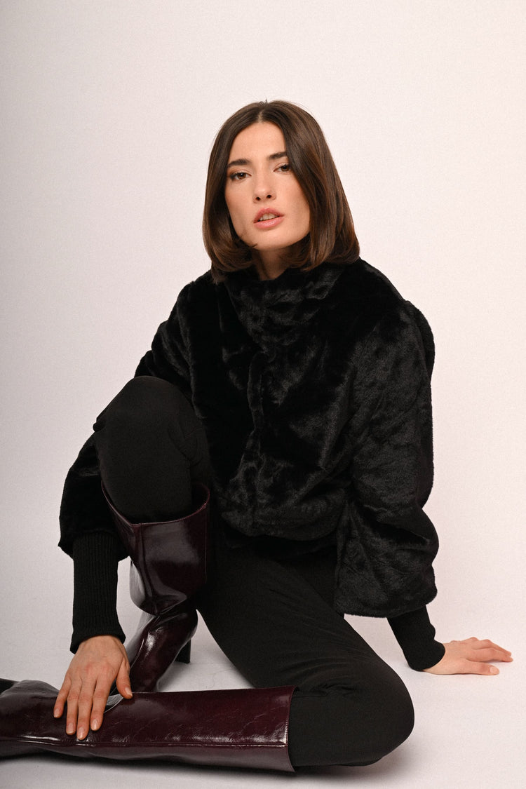 Giacca in faux fur con maniche in maglia