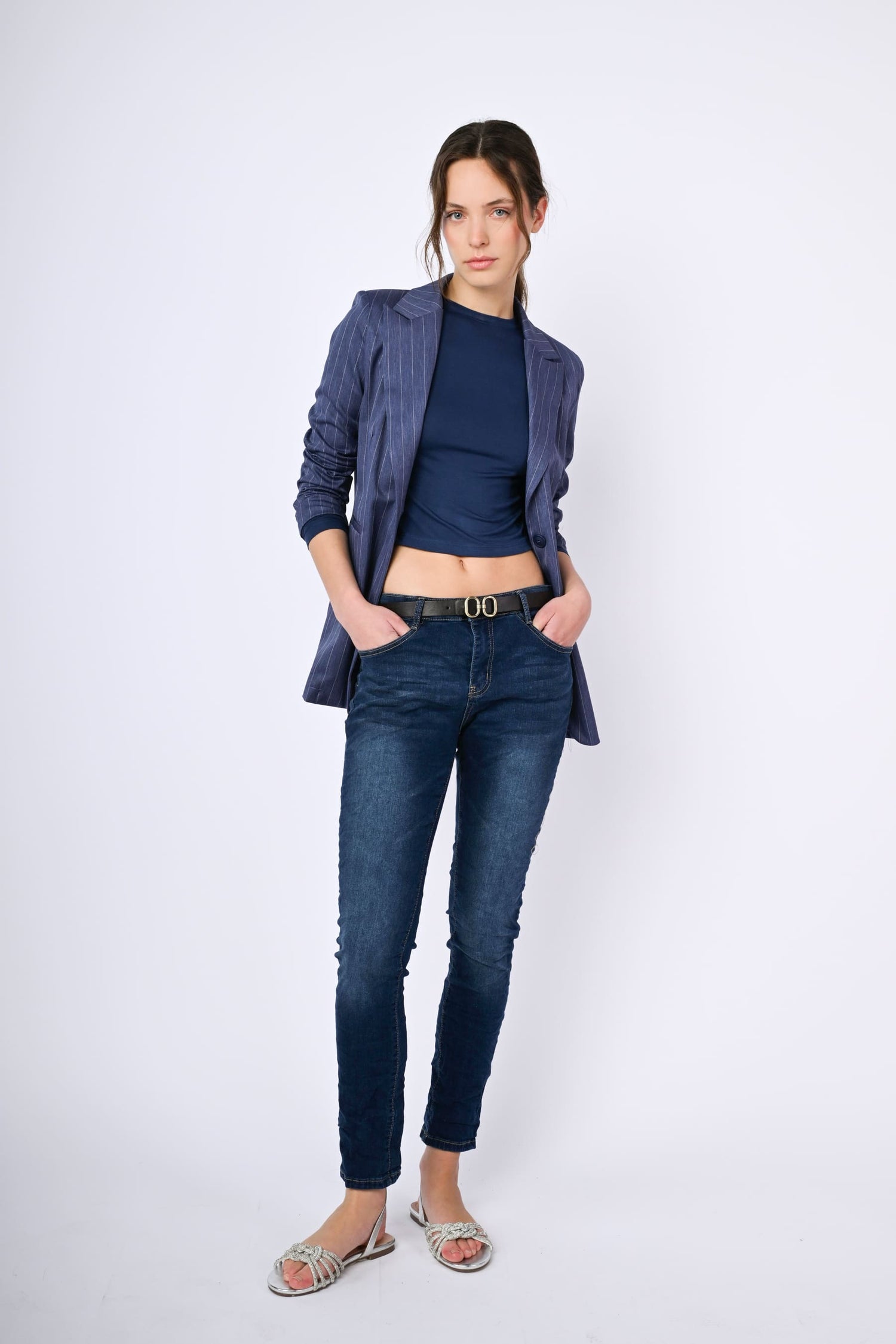 VA814180JE-23_1_1_7bb5469b-d83b-40a4-a310-bc82807b4656