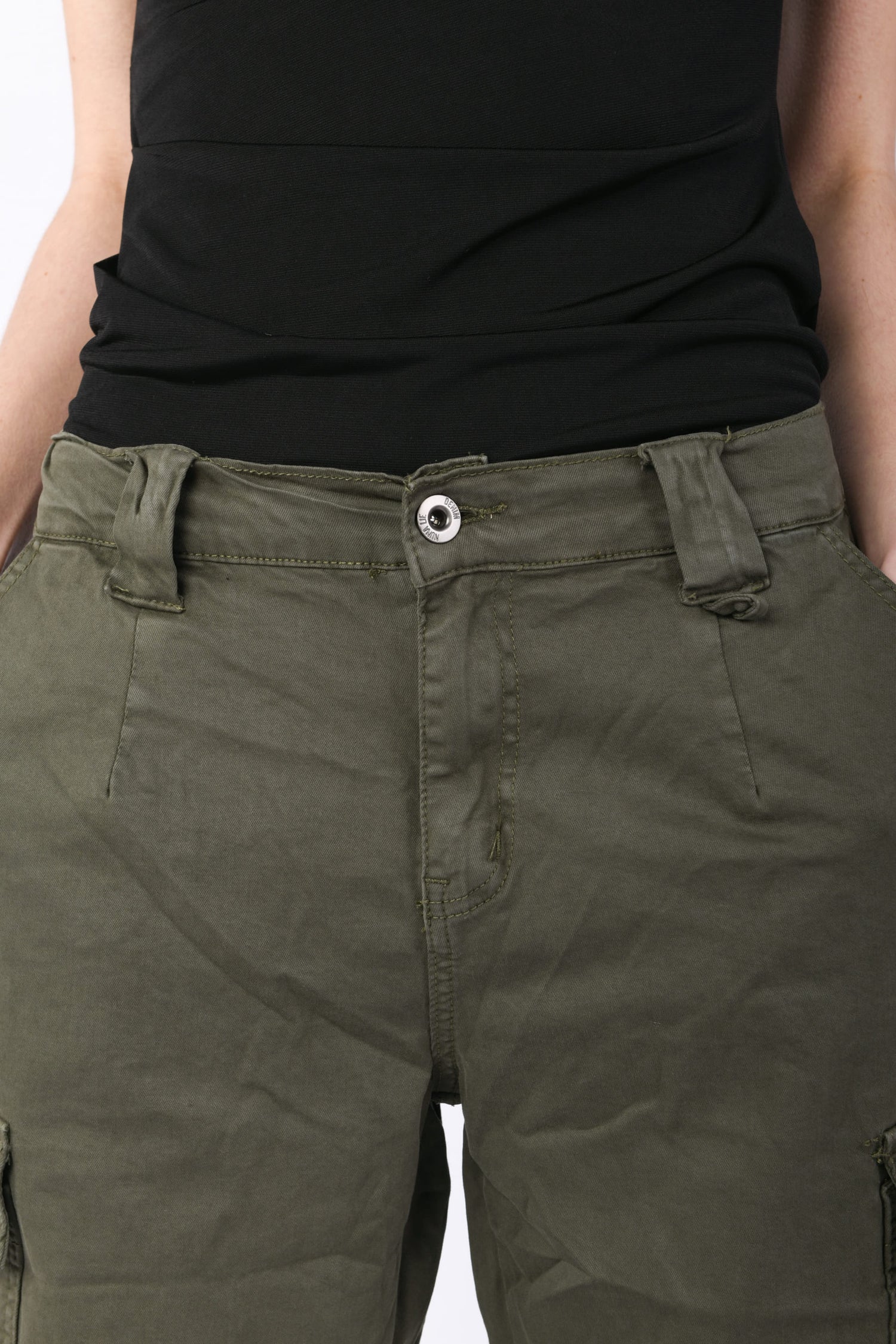 VA822755COVM-23_5_11_5d11a8ad-9bb8-4772-a11d-10d3a1891908