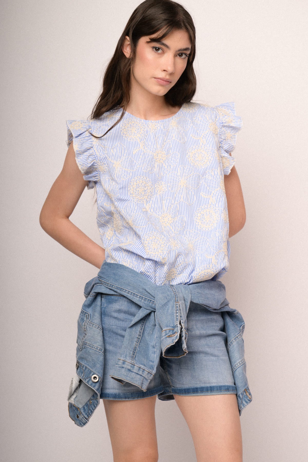 Shorts denim con risvolto