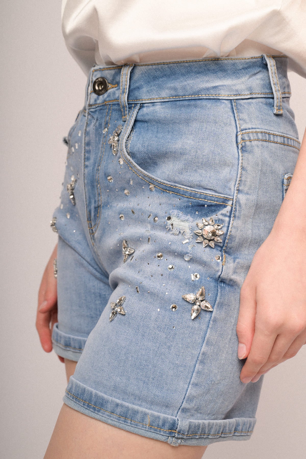 Shorts denim con applicazioni
