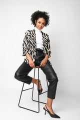 Pantaloni in similpelle con cintura