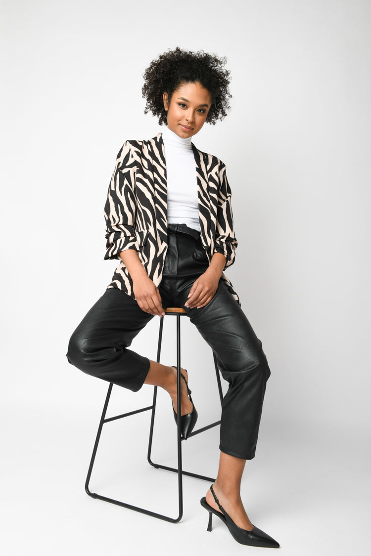 Pantaloni in similpelle con cintura