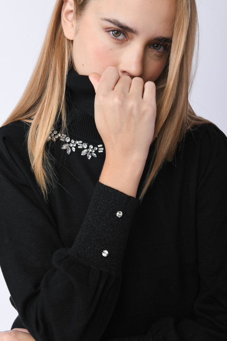 Dolcevita con strass decorativi