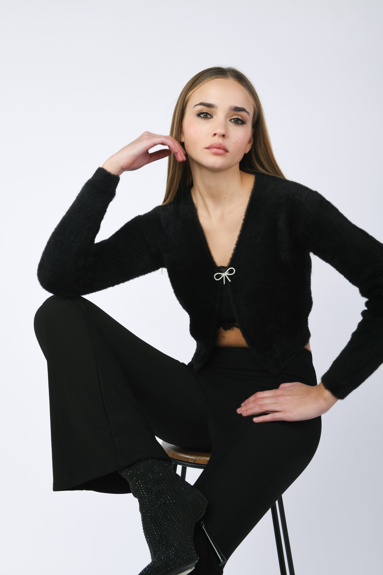 VG23142ANE-23_5_5_9bc9ca97-b27e-415b-9601-1a3d1e1c4c85