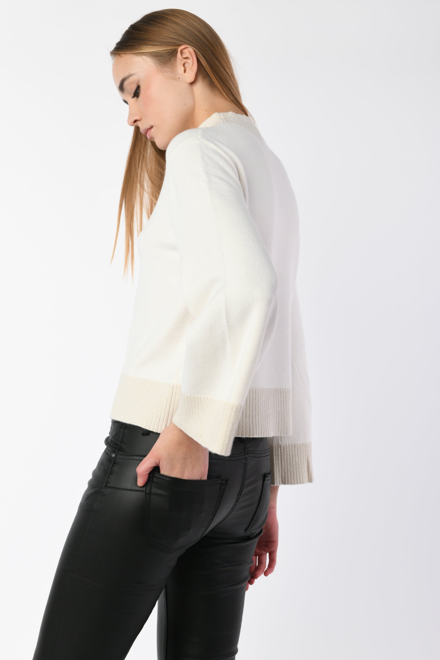 VG23721BI-24_4_3_32654b78-d79e-487c-aaa3-d3632302c217