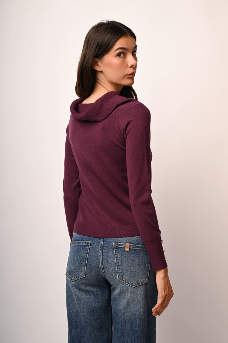 Pull con bottoni gioiello ai polsini