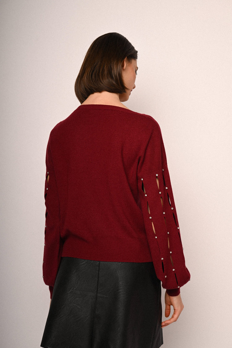 Pull con cut-outs e strass sulla maniche