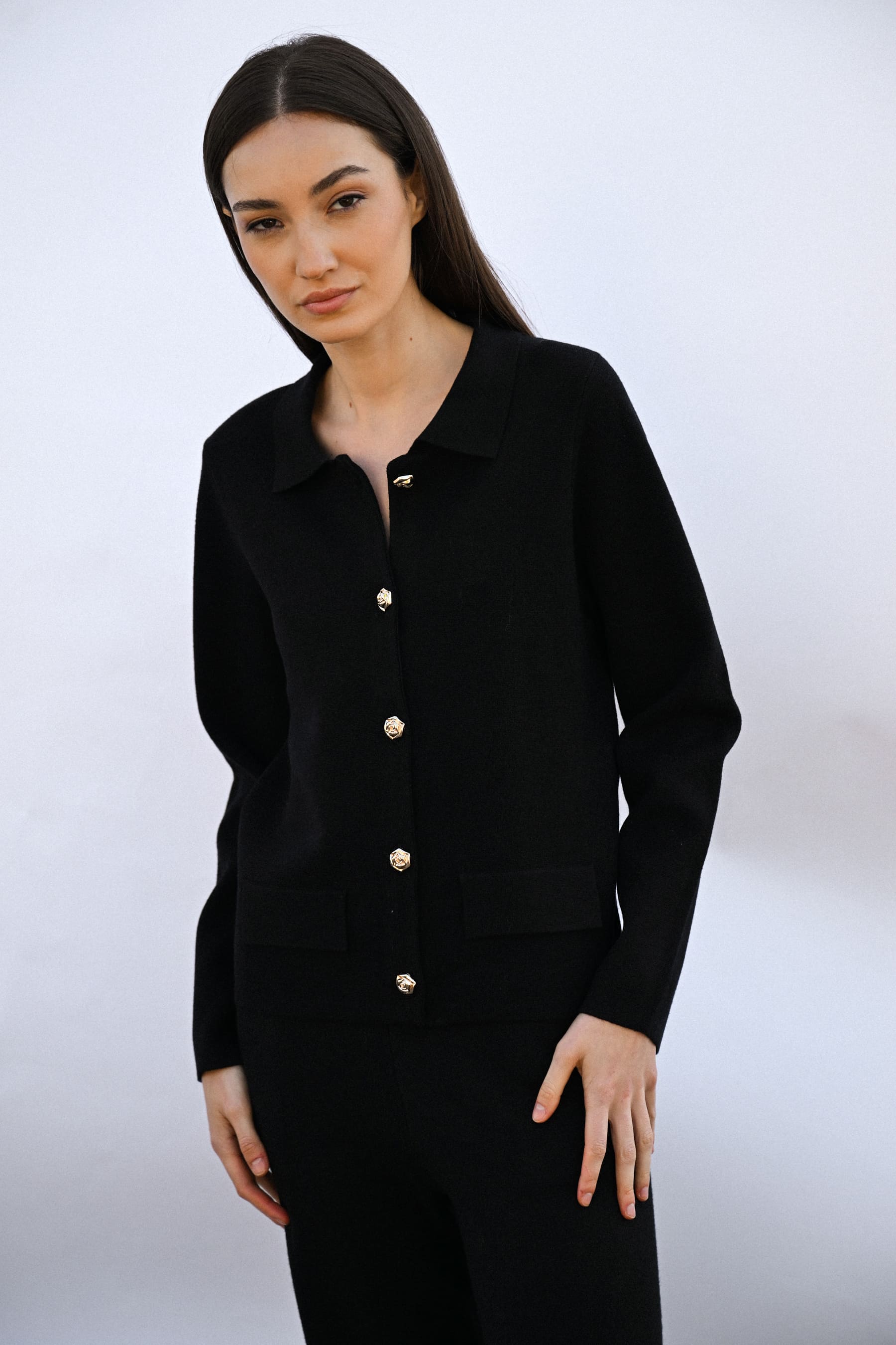 Cardigan con colletto e bottoni gioiello
