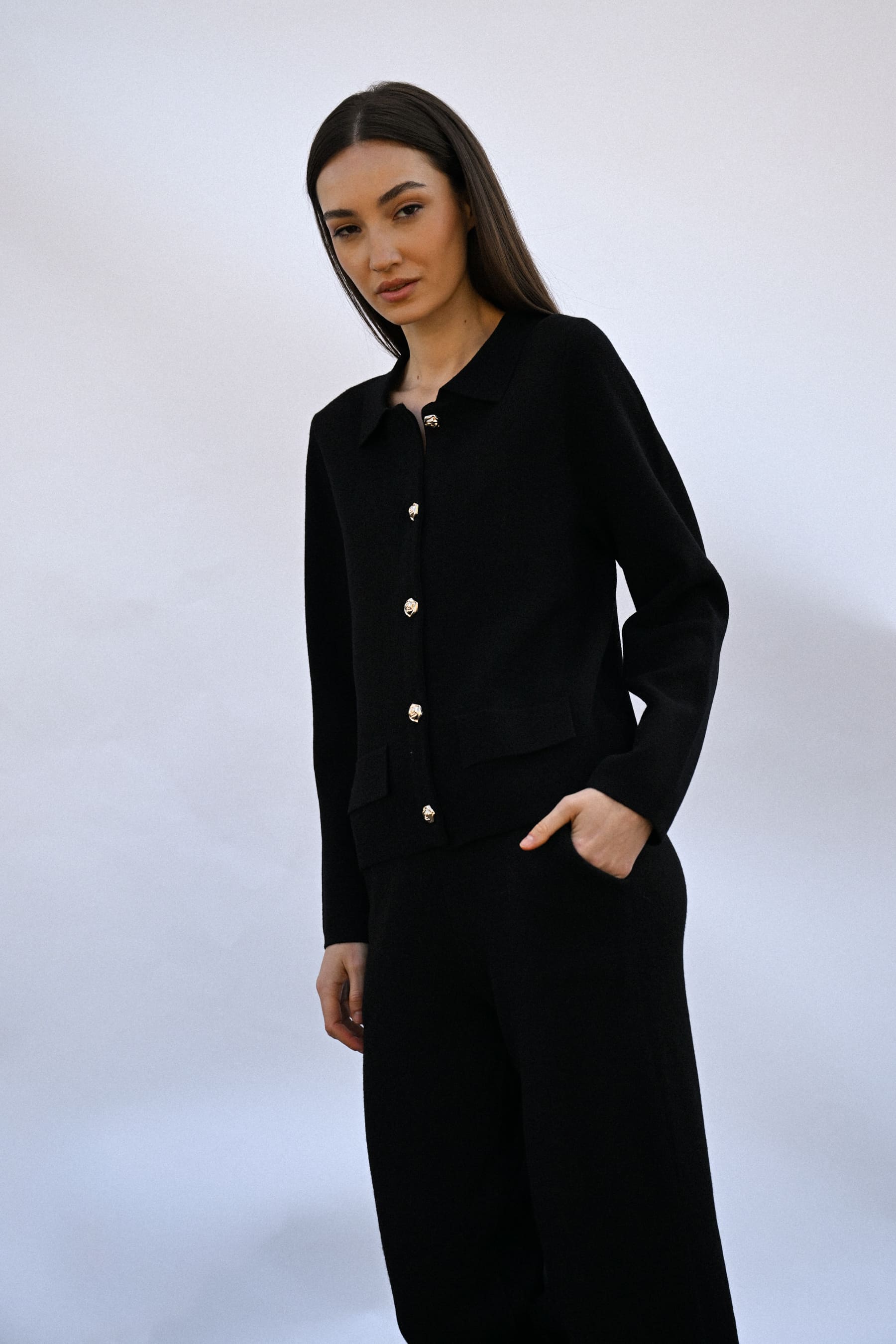 Cardigan con colletto e bottoni gioiello