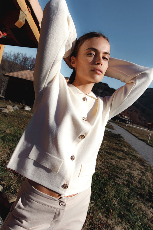 Cardigan con colletto e bottoni gioiello
