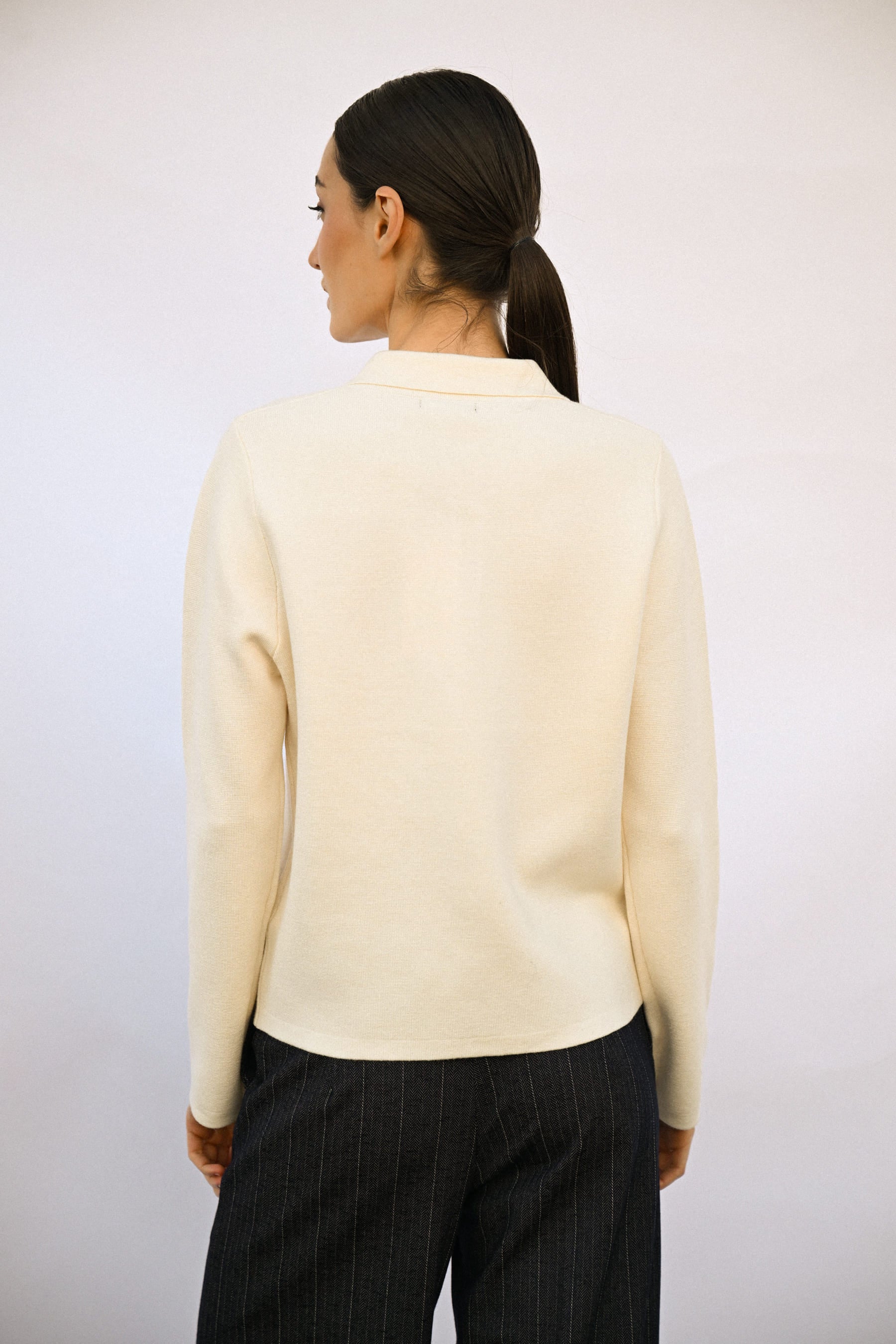 Cardigan con colletto e bottoni gioiello