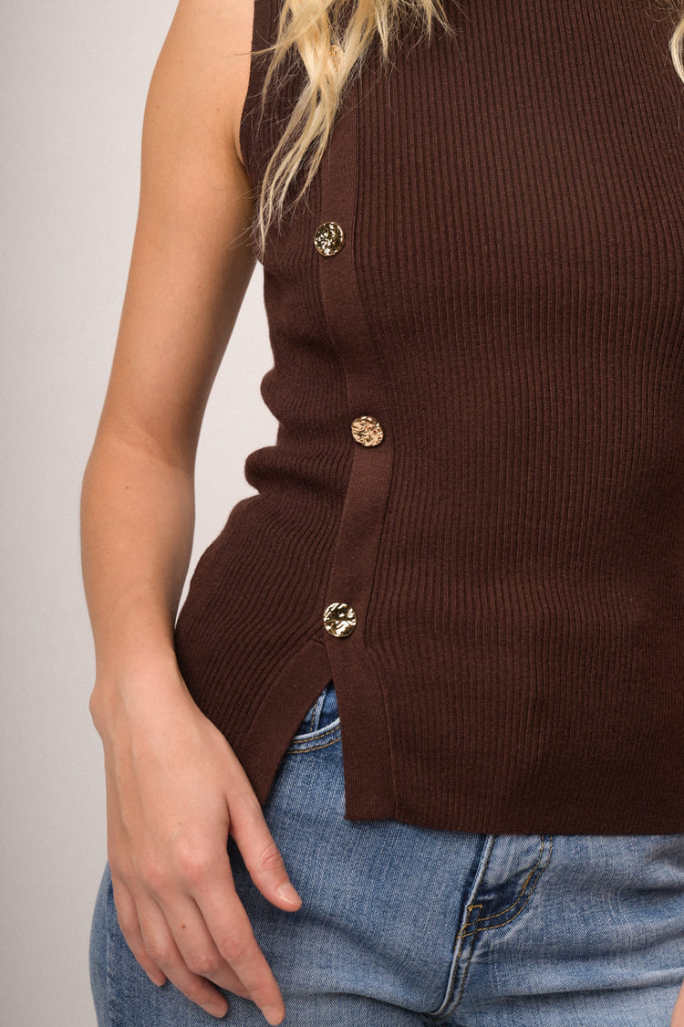 Maglia smanicata fila bottoni