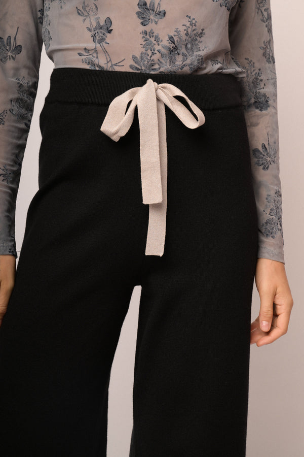 Pantaloni con lacci