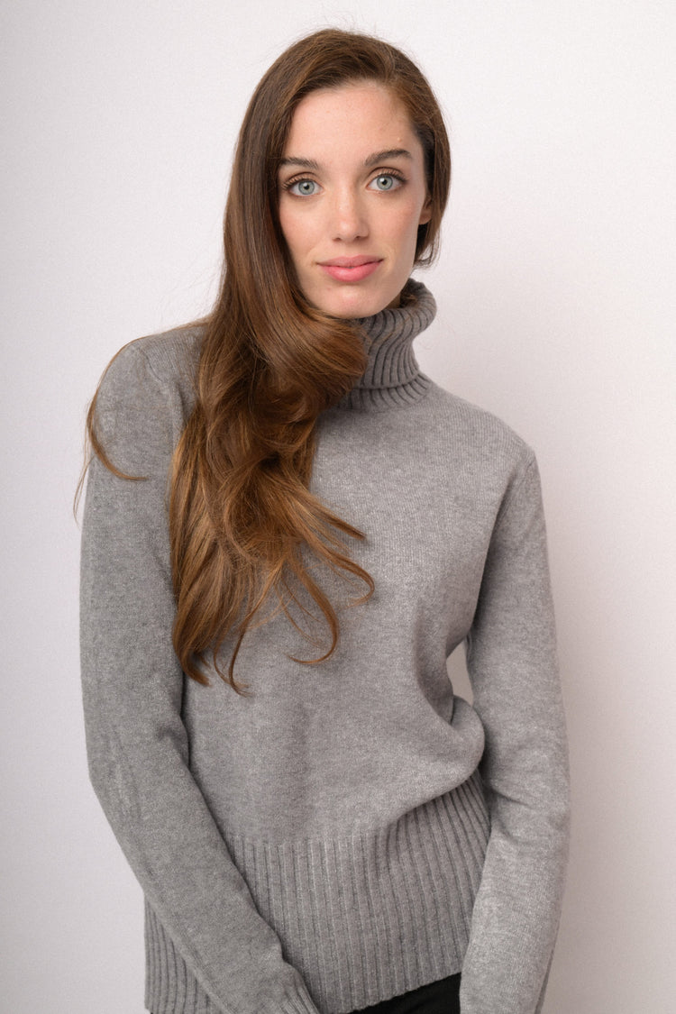 Maglia a collo alto a costine grigia