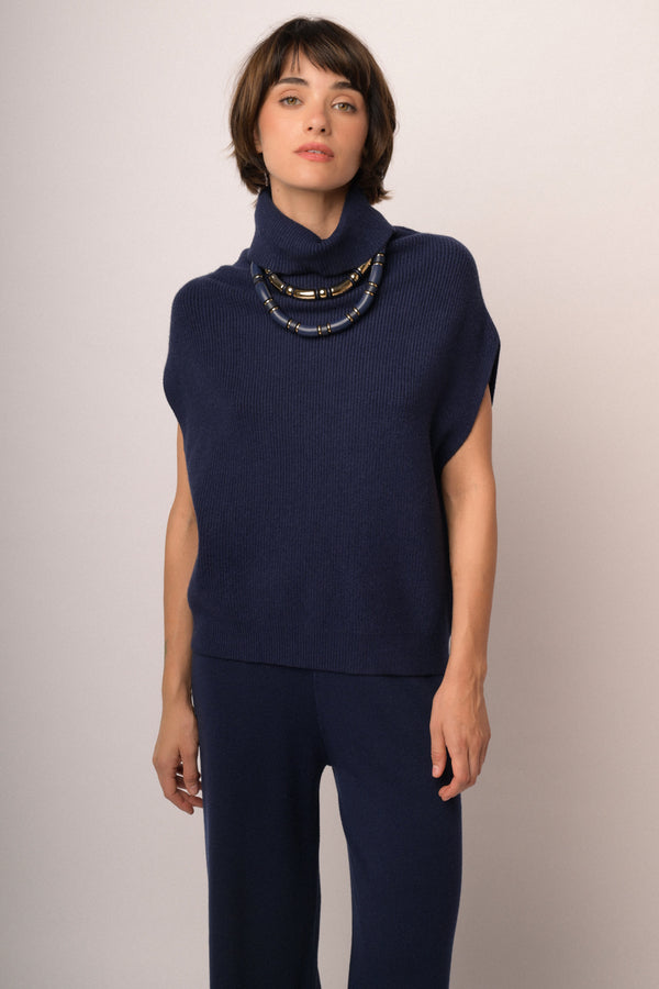 Maglia smanicata collo