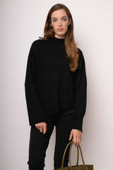 Maglia over nera con fondo asimmetrico