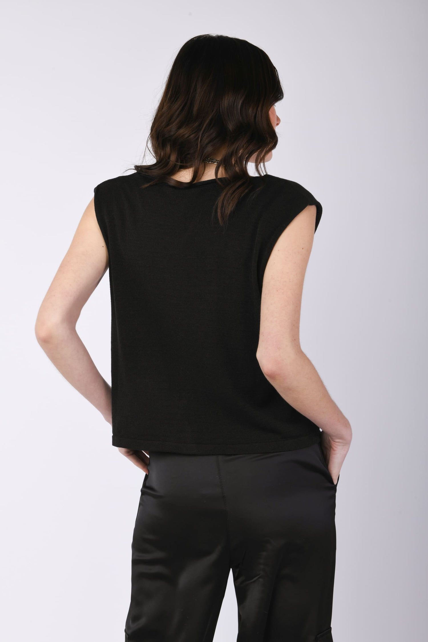 VV24012NE-24_4_4_db844c39-e131-4968-a2c7-dc9170d1d0b0