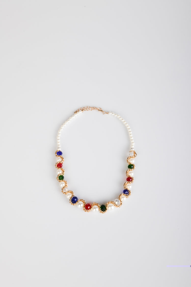 Collana con pietre e perle