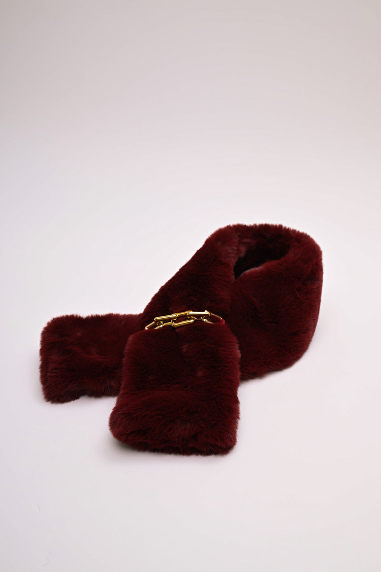 Sciarpa in faux fur con anello a catena