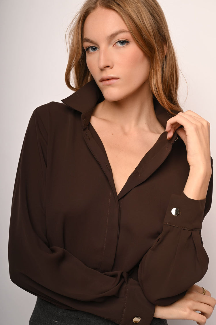 Camicia con bottoni dorati