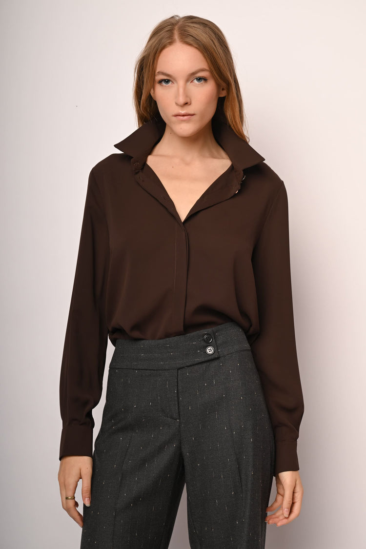 Camicia con bottoni dorati