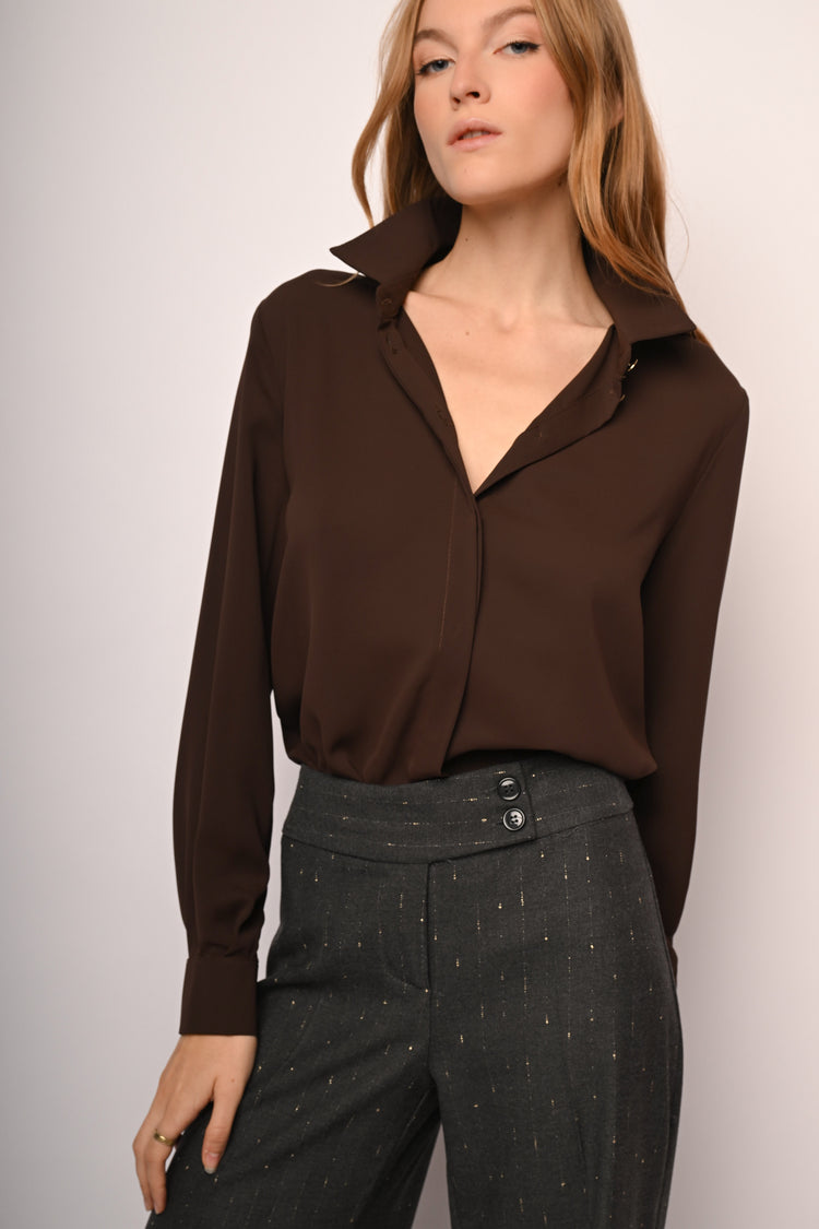 Camicia con bottoni dorati