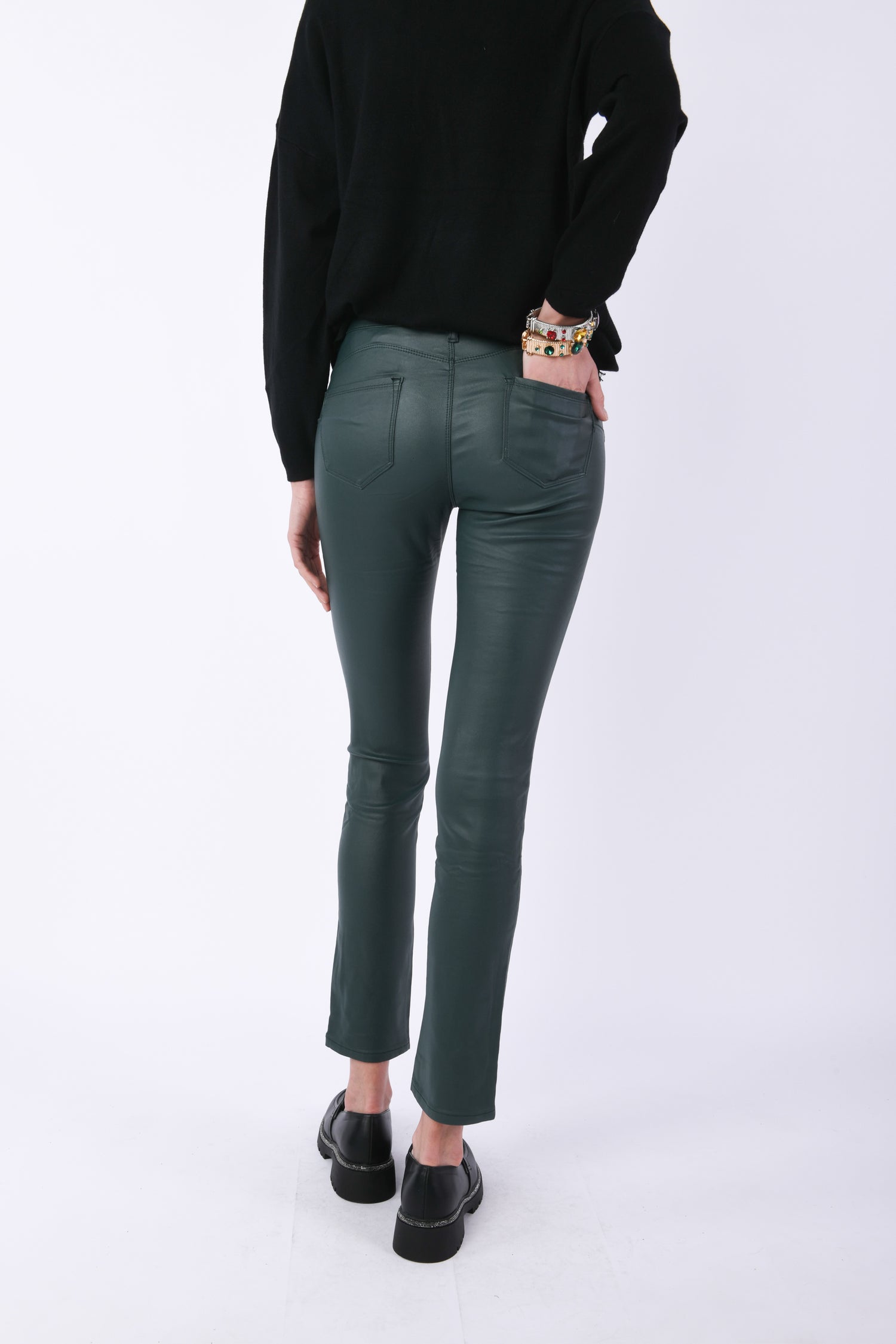 Y322Y316VE-23_5_5_ec0b505e-3a73-4dae-953d-05fc5b81bc1d