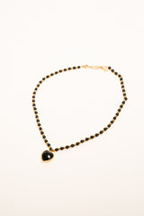 Collana con perline e pendente a cuore nero