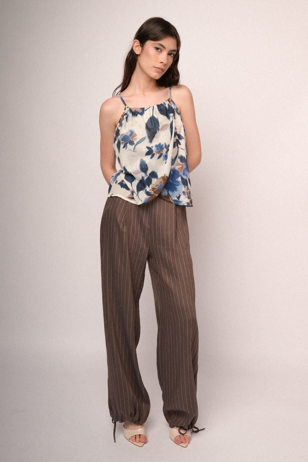 Top america con laccio fantasia fiore