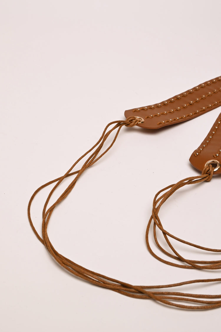 Fusciacca con mini borchie e fili