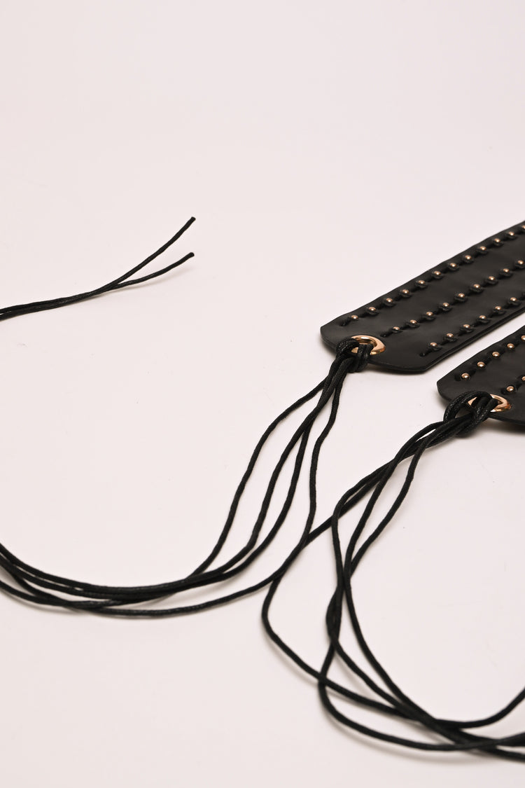 Fusciacca con mini borchie e fili