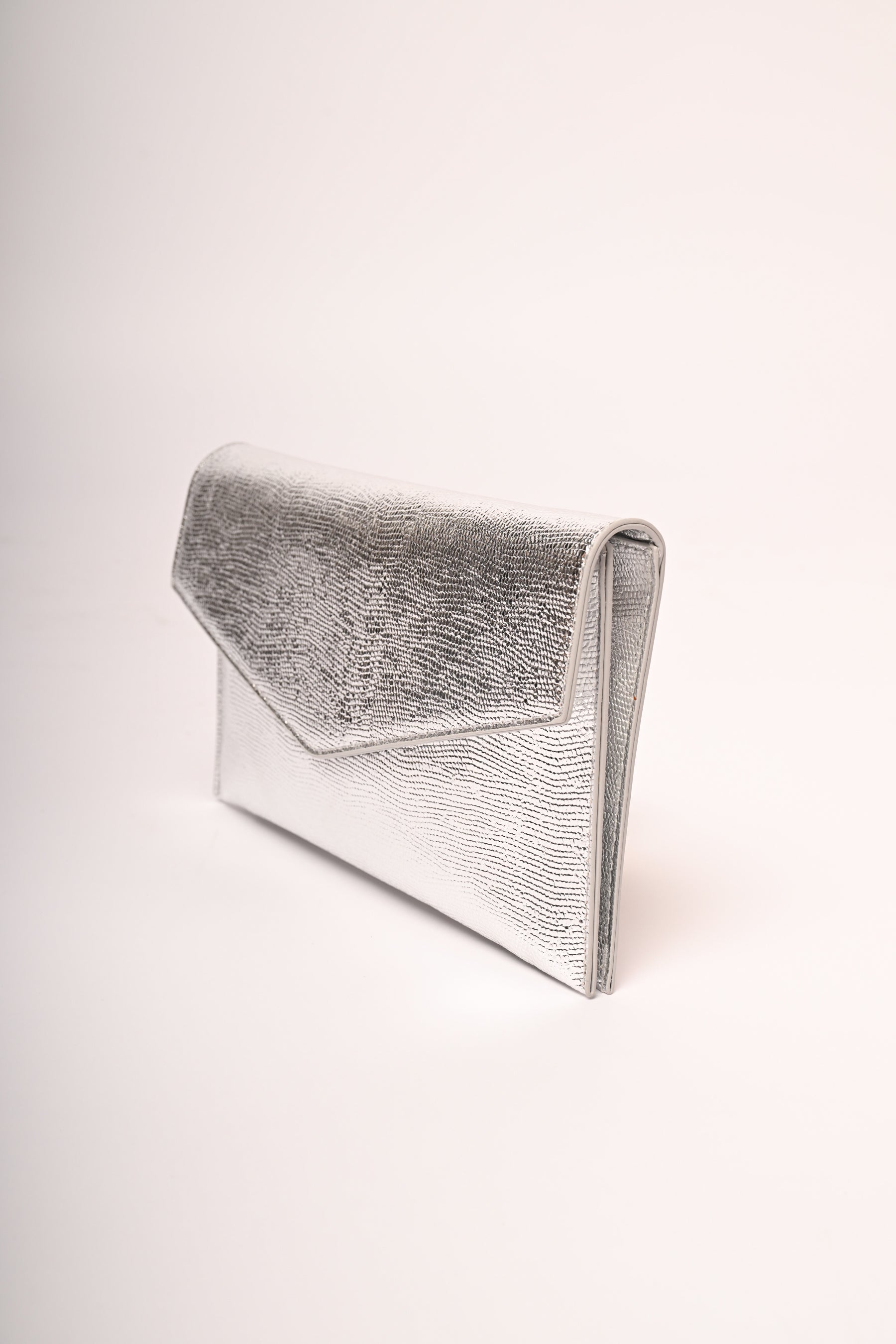 Pochette in similpelle lucida effetto animalier