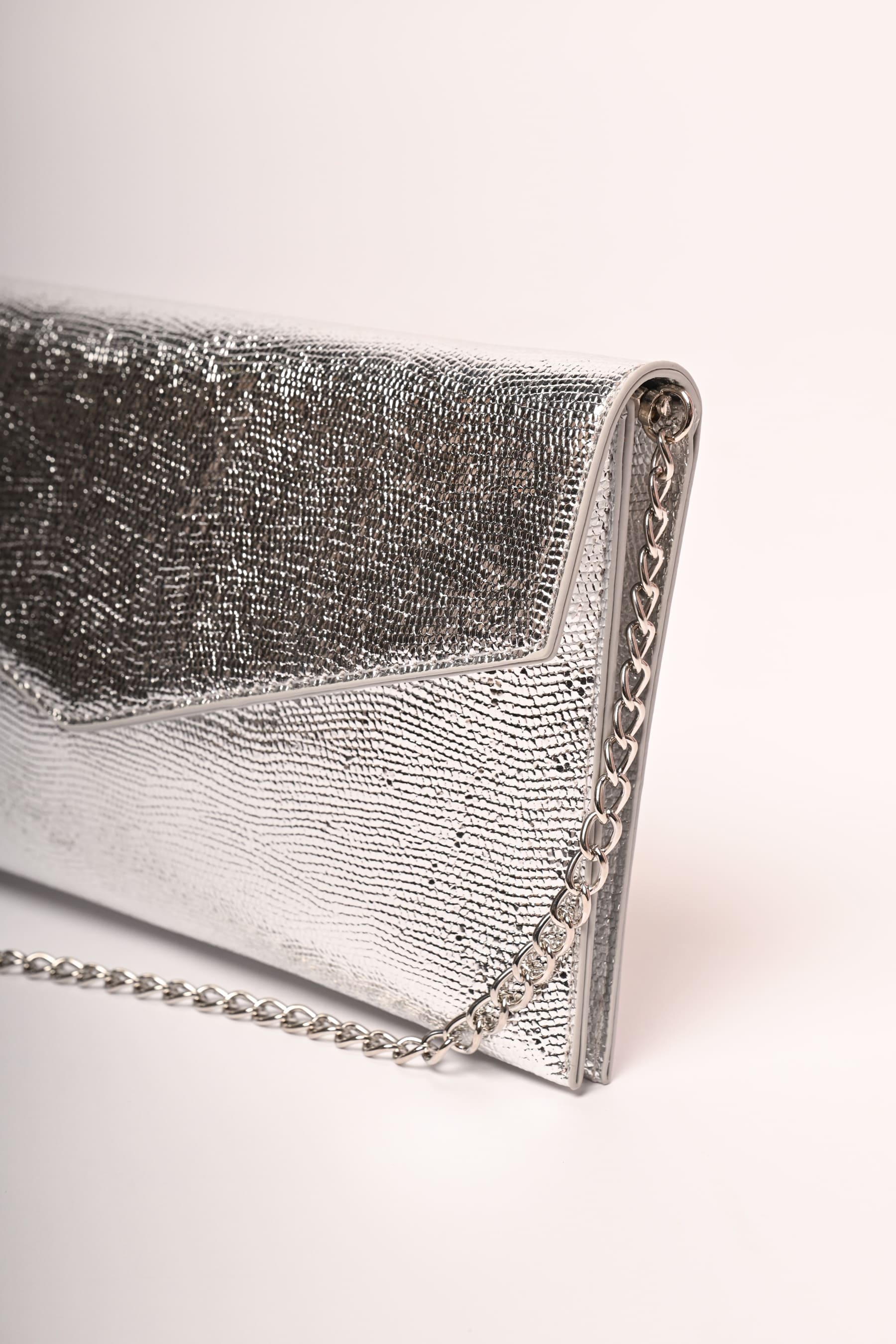 Pochette in similpelle lucida effetto animalier