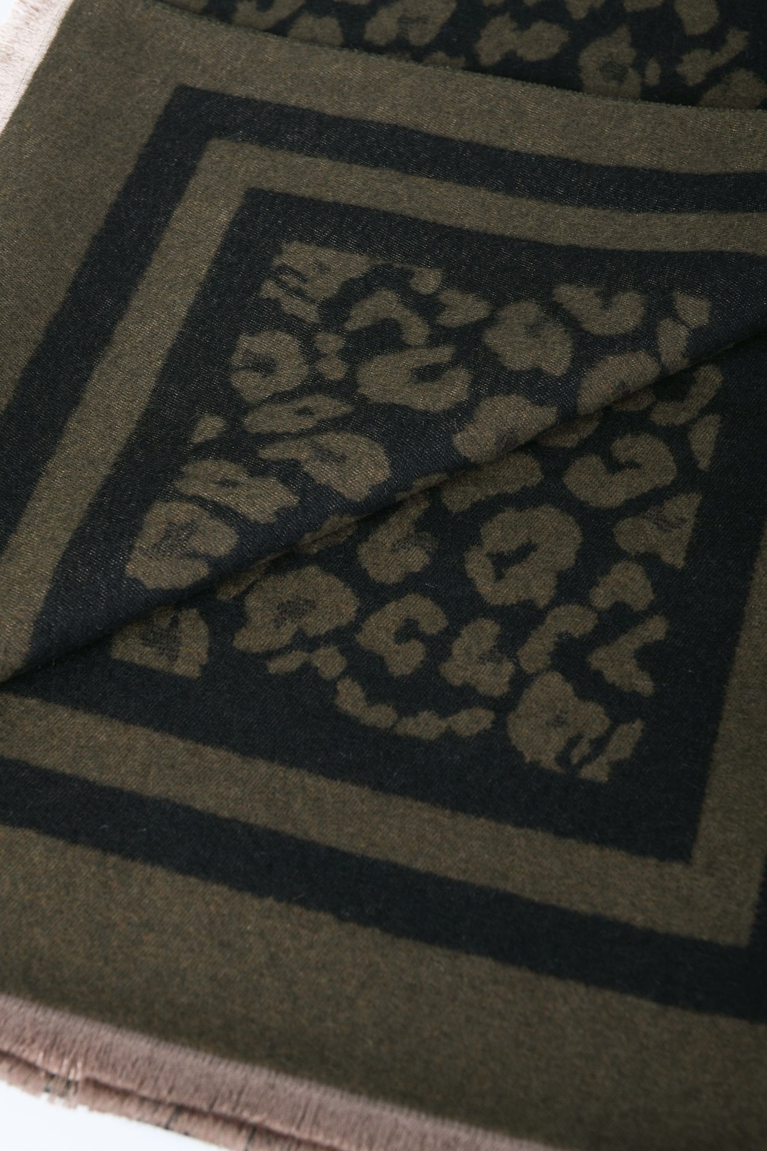 YLD51FAVE-23_2_2_430e4bc3-9b66-47f5-8d2a-2e211043daae