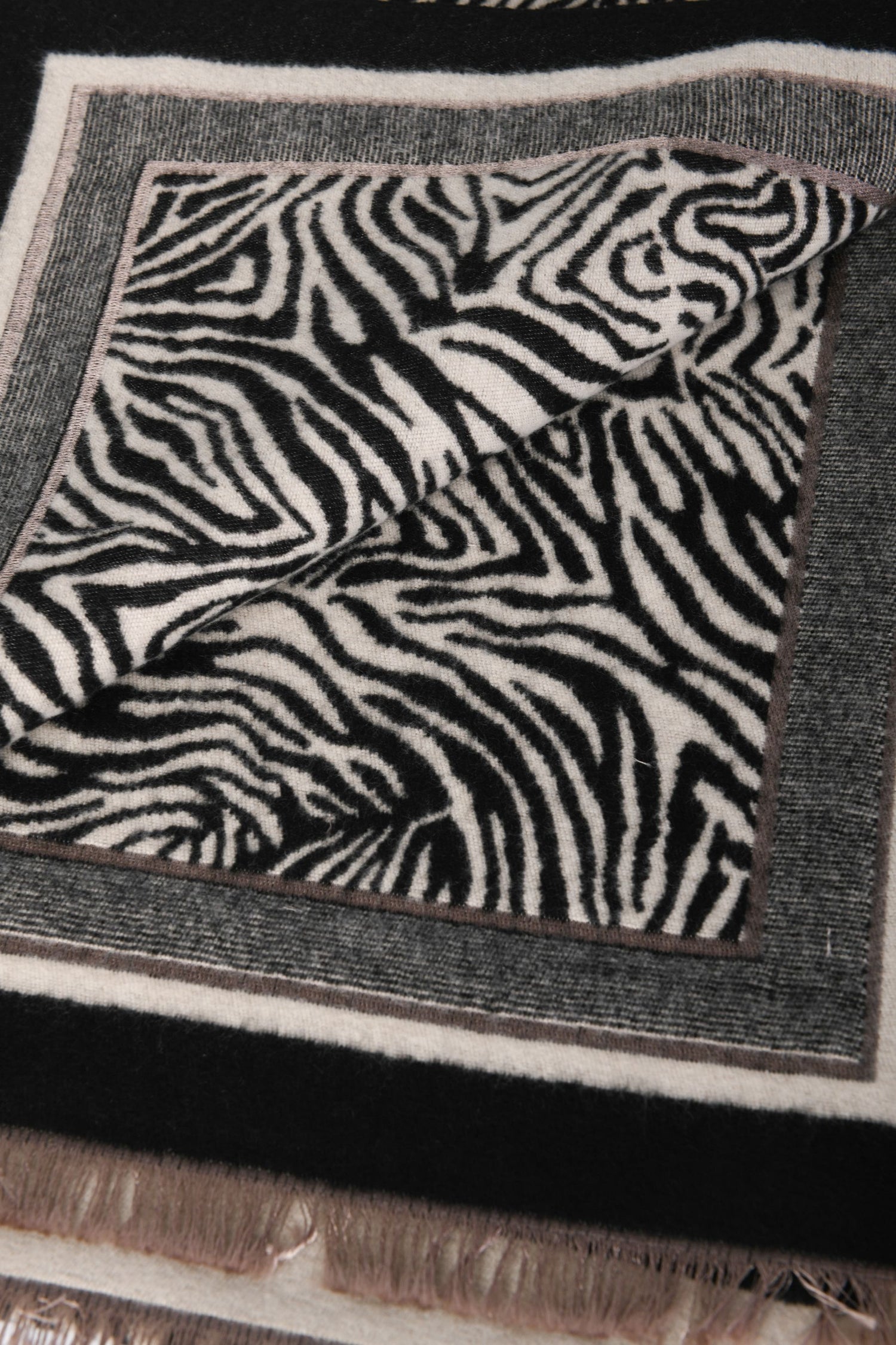 YLD53FANE-23_2_2_805727d5-35ec-4243-b4f2-82e0536cd888