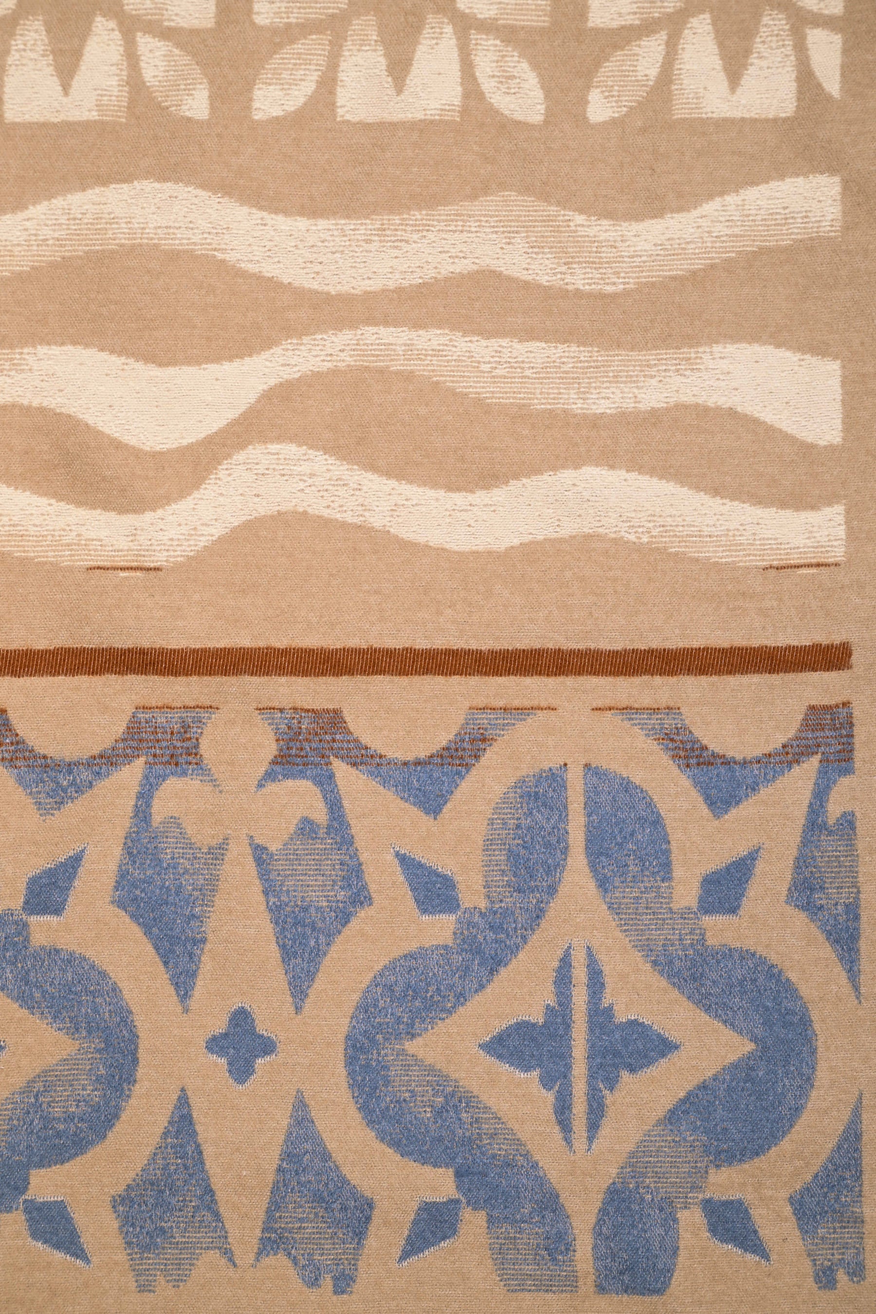 Sciarpa in jacquard geometrico-floreale sabbia