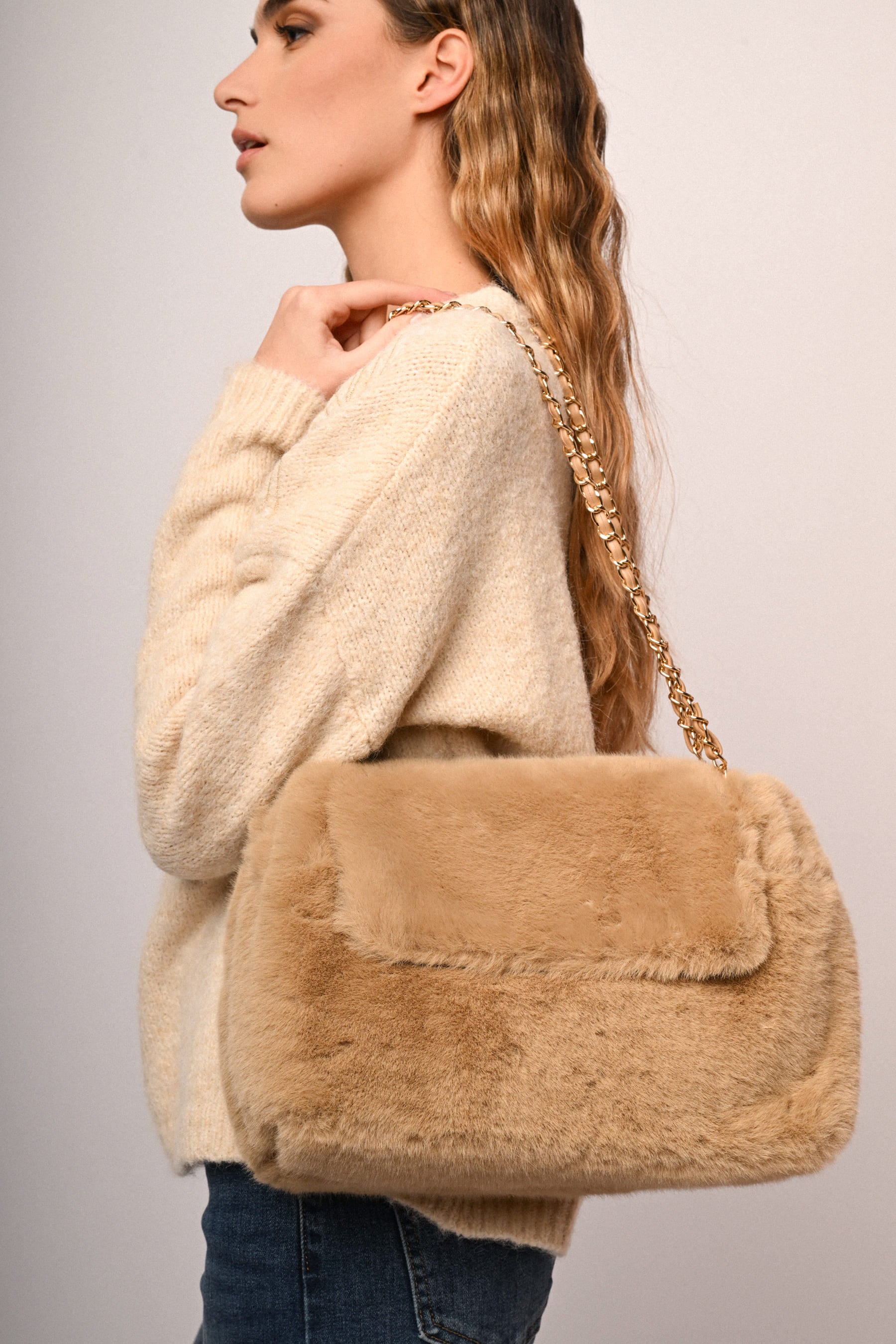 Borsa a spalla in faux fur
