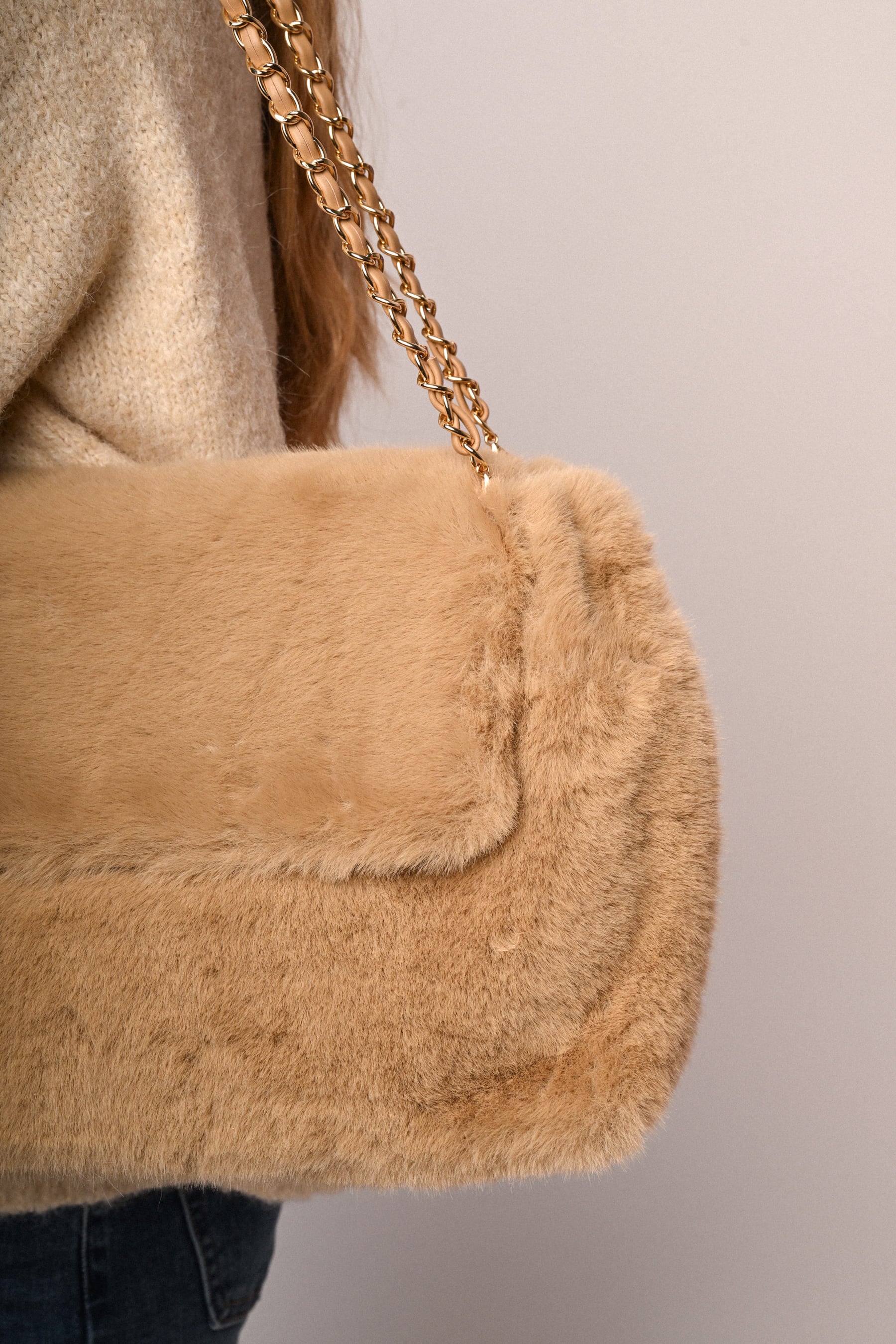 Borsa a spalla in faux fur