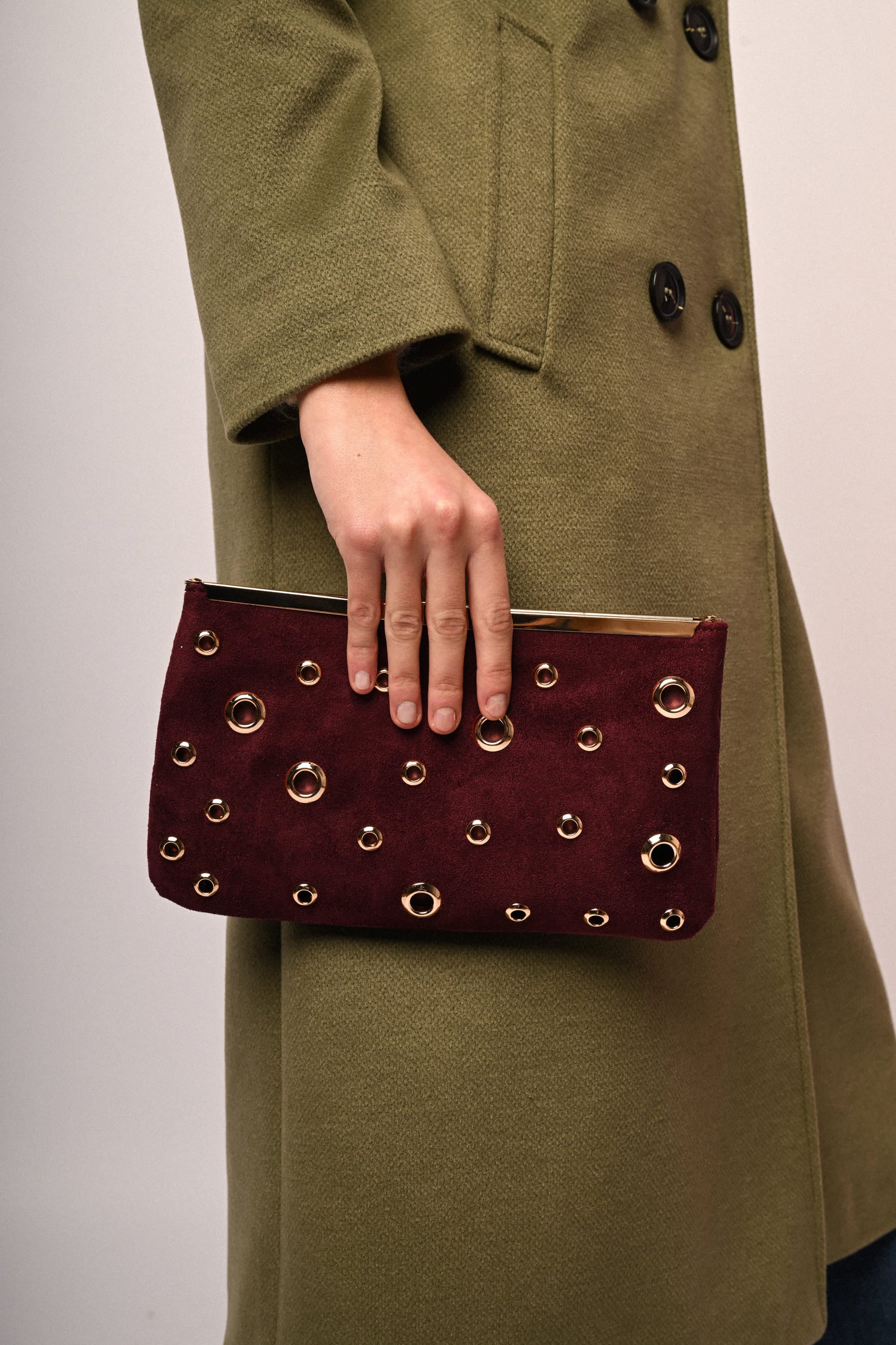 Pochette con decorazione borchie