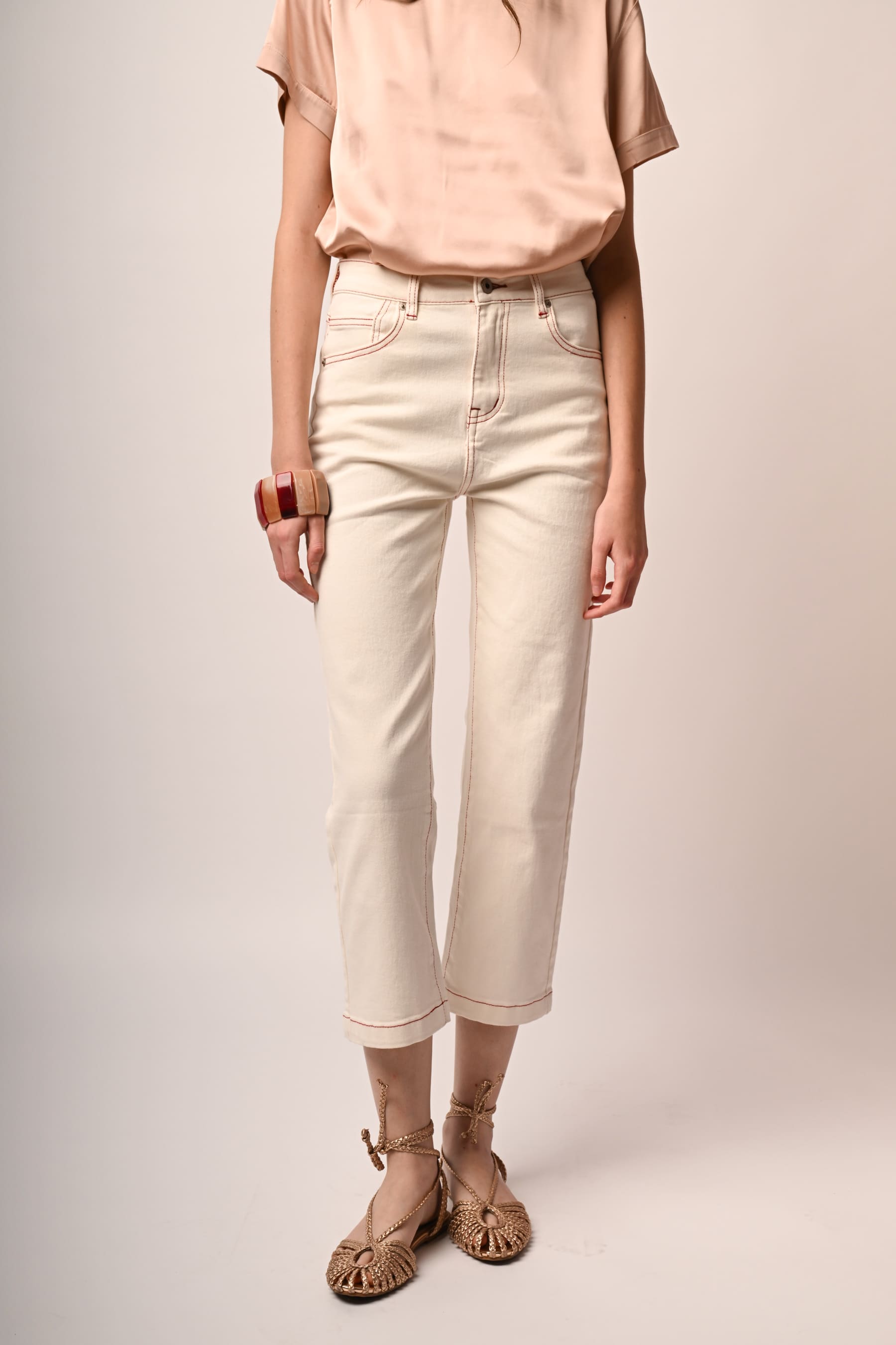 Jeans con impunture a contrasto